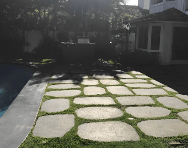 OUTDOOR PAVING - PUKA LAVA GREY RECTANGLE RANDOM EDGE