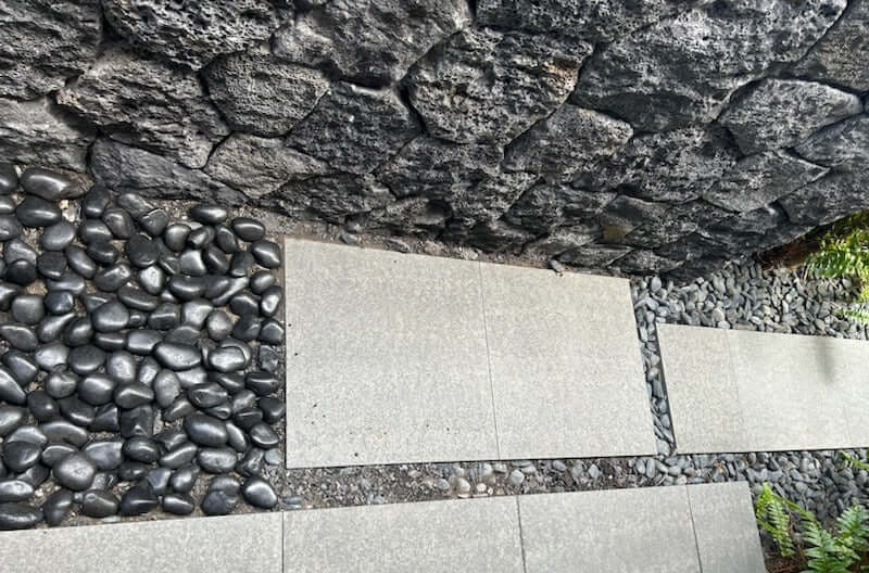 Black Sand Natural Tumbled Garden Pebbles Havaiiano - Rocks in Stock