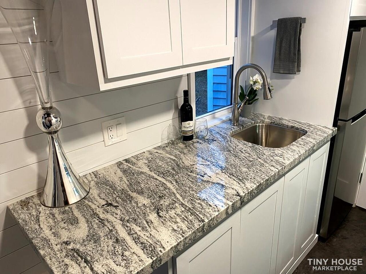 Jazzy Granite polished 2cm thick slab - Rocks in Stock