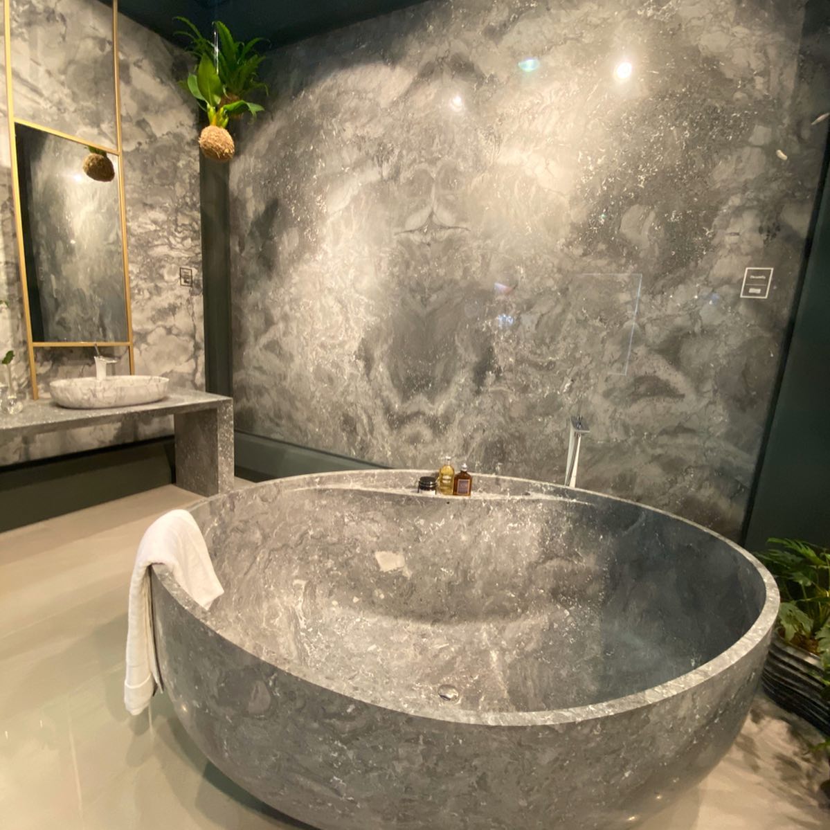 Donatello Dolomite polished 2cm thick slab - Rocks in Stock