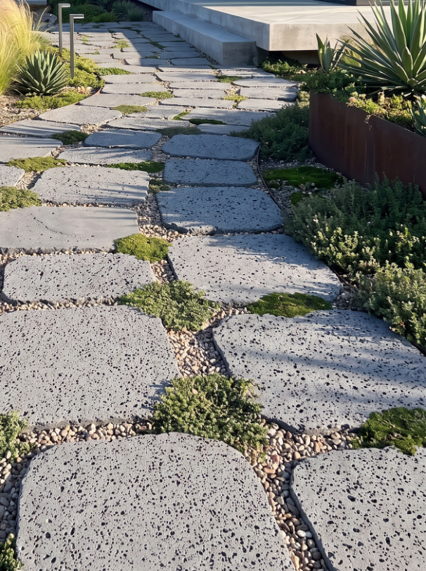 PUKA LAVA GREY - ROUND RANDOM EDGE, Basalt brushed - 24" diameter & up x 1 1/2" Paver (4 SF/PC) - TX