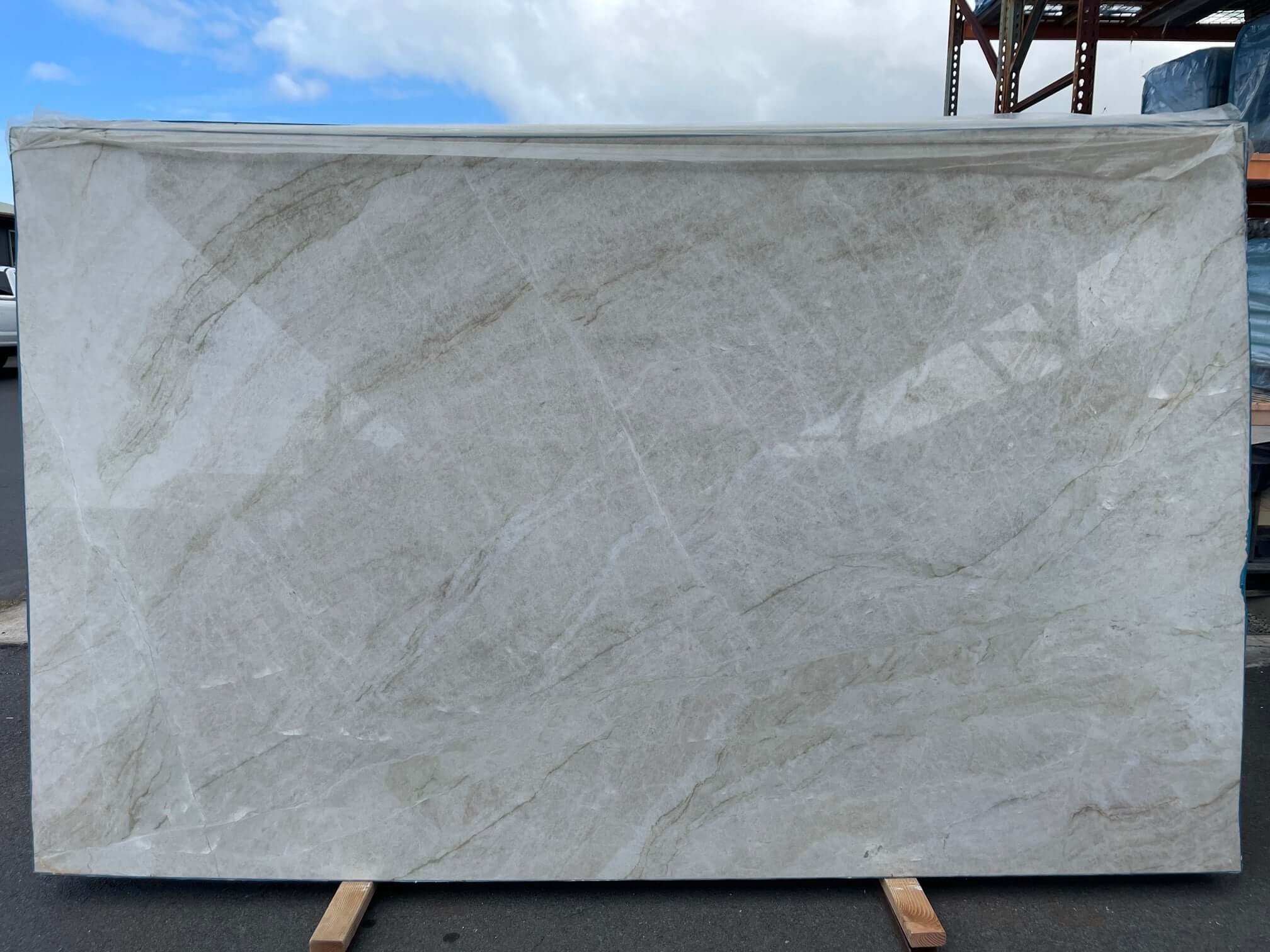 Perla Venata Quartzite polished 2cm thick slab - Rocks in Stock