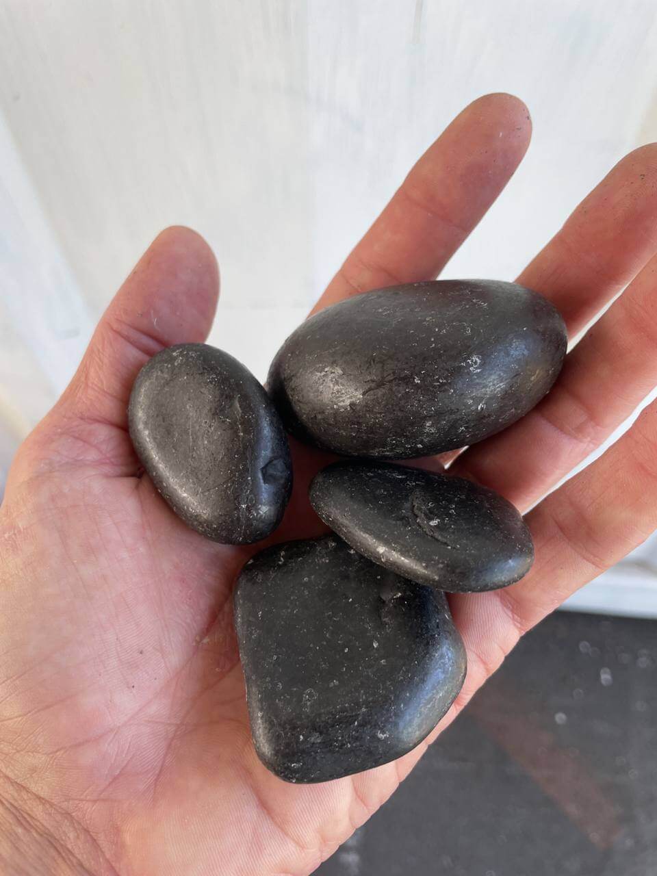 Black Sand Natural Tumbled Garden Pebbles Havaiiano - Rocks in Stock