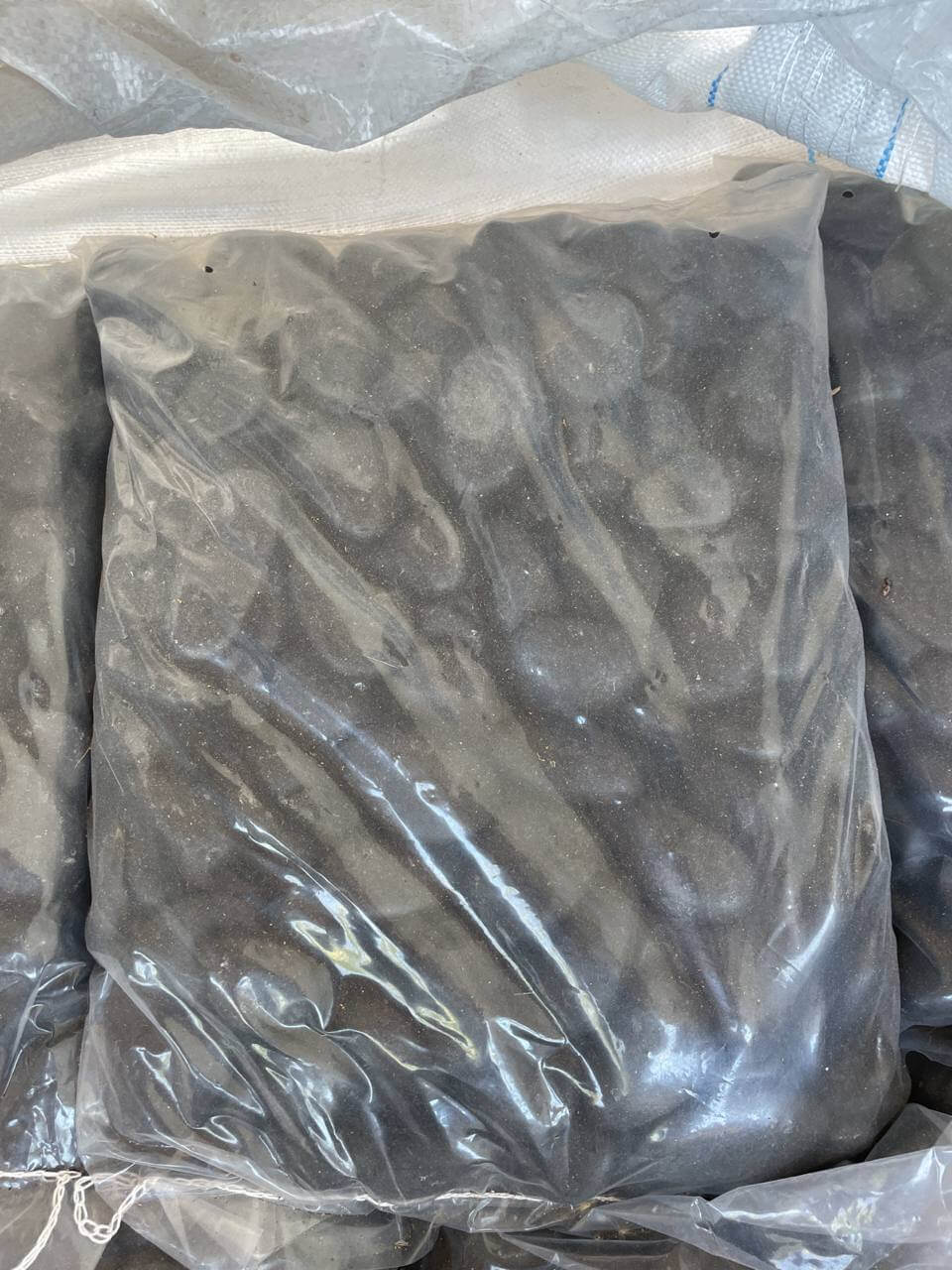 Black Sand Natural Tumbled Garden Pebbles Havaiiano - Rocks in Stock