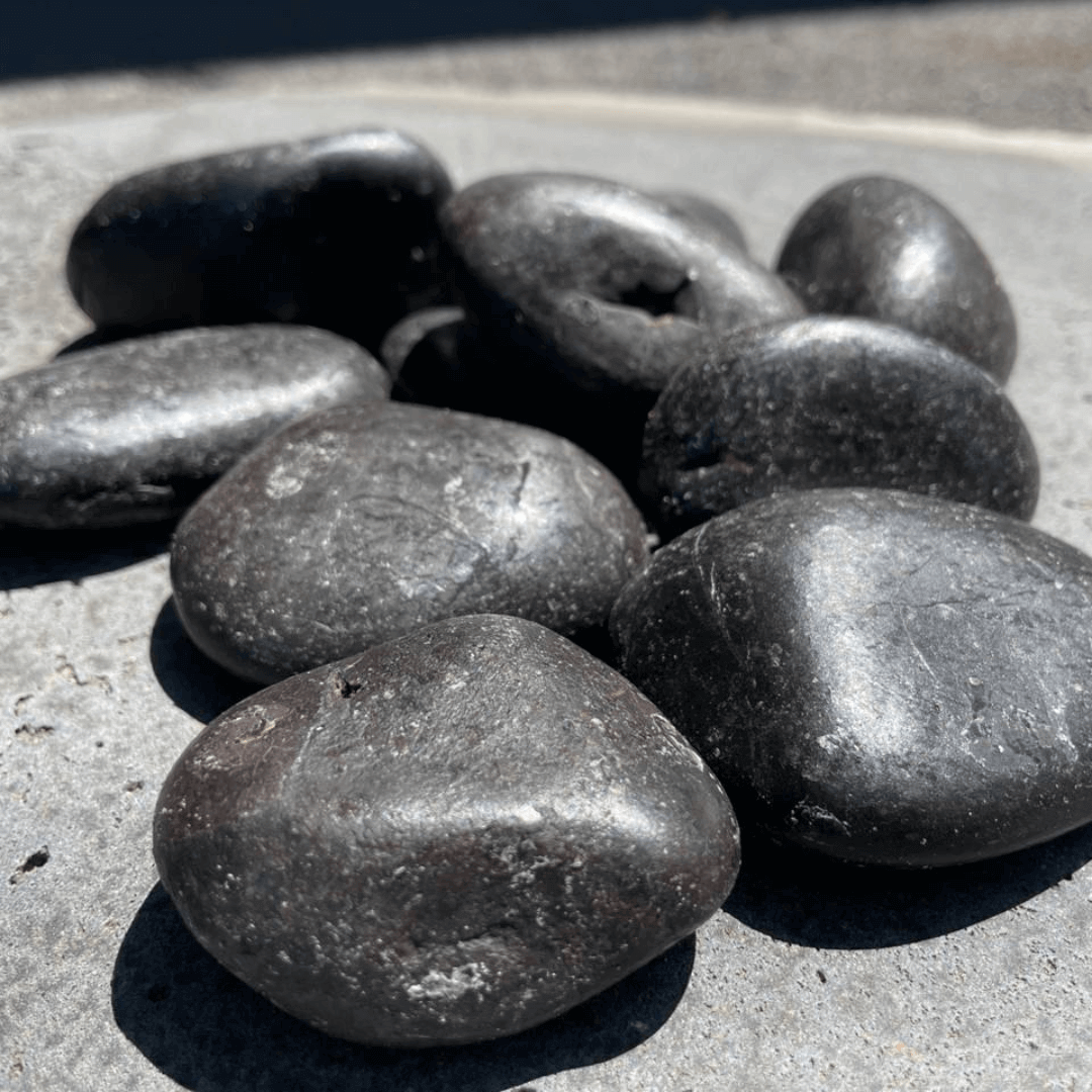 Black Sand Natural Tumbled Garden Pebbles Havaiiano - Rocks in Stock