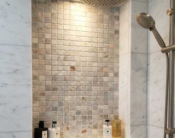 Bathroom | Bianco Venus 1x1, Squares, Mosaic - Mediterranean