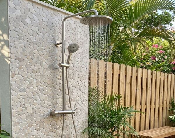 Outdoor Shower | Tan, Flat Shaved Jumbo, Pebble - Havai'iano