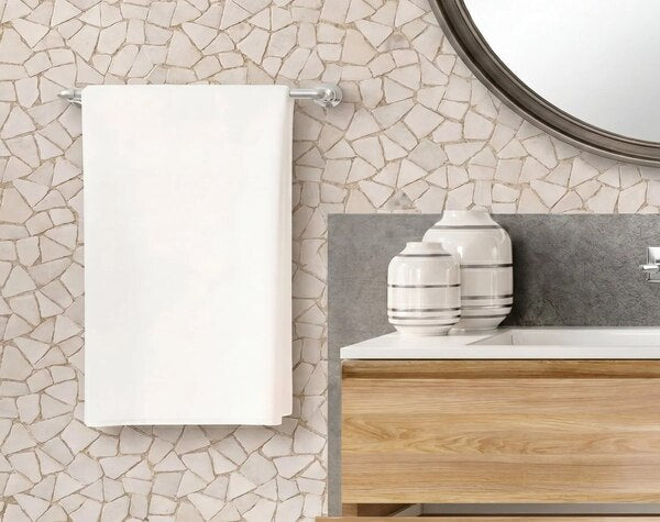 Bathroom | White, Large Cliff, Random - Havai'iano