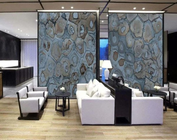 Espinela: bold identity and high-end aesthetics for refined commercial spaces!