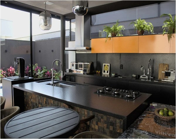 BLACK SOPHISTICATION: THE POWER OF INCA DARK IN THE KITCHEN