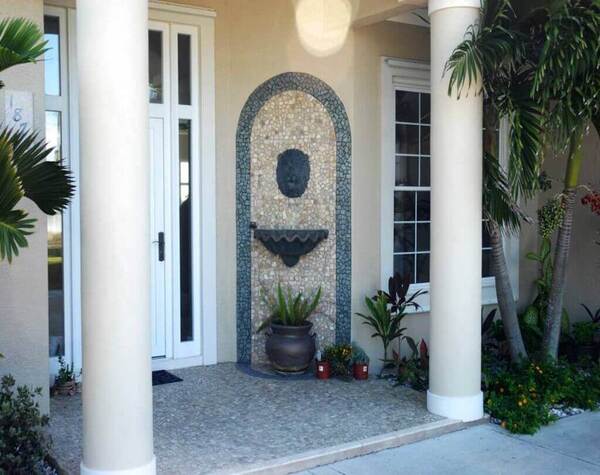 Front Exterior | Maluku Black, Cliff - Havai'iano