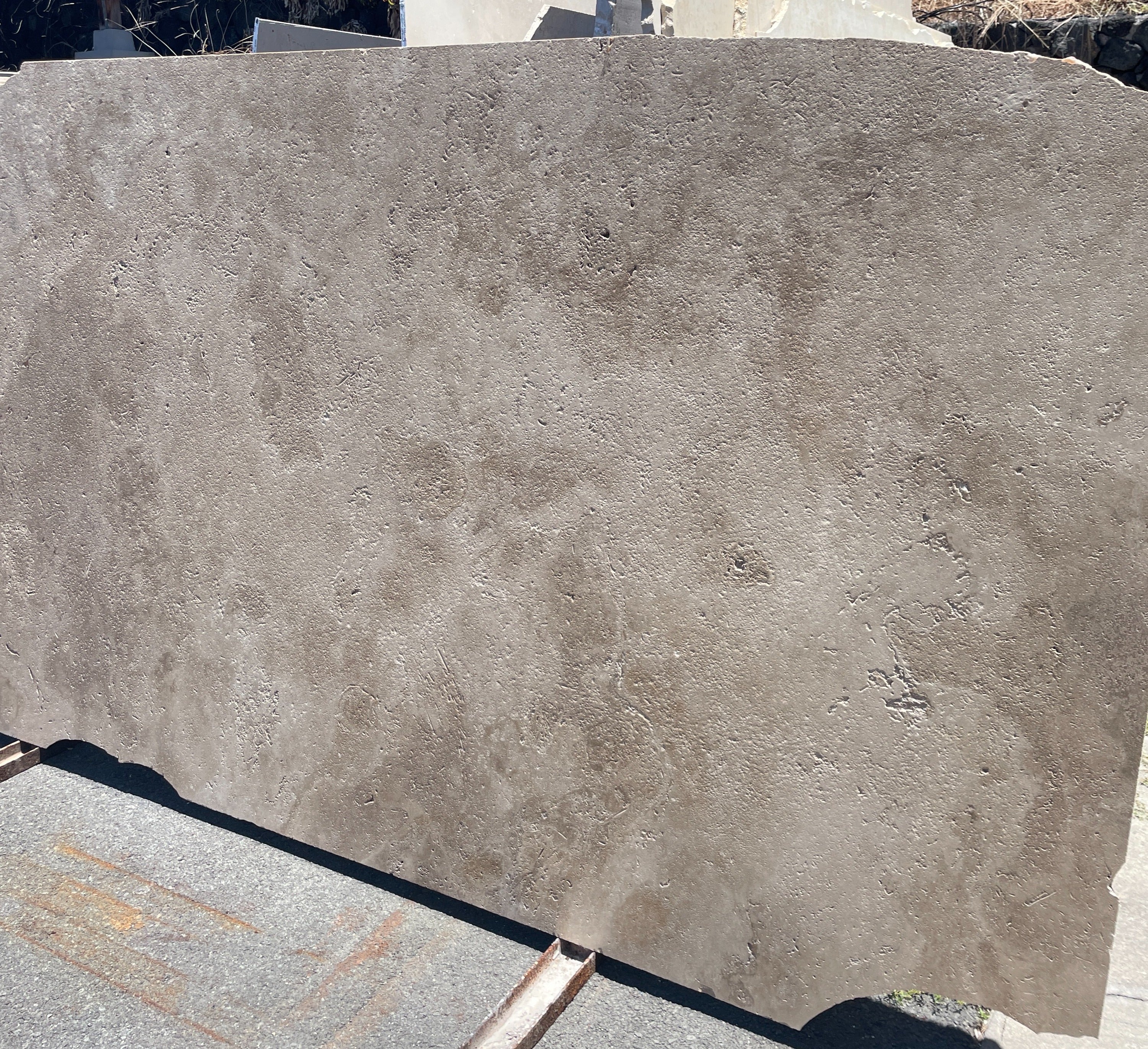 LIGHT WALNUT Travertine brushed/unfilled 2cm thick - Slab