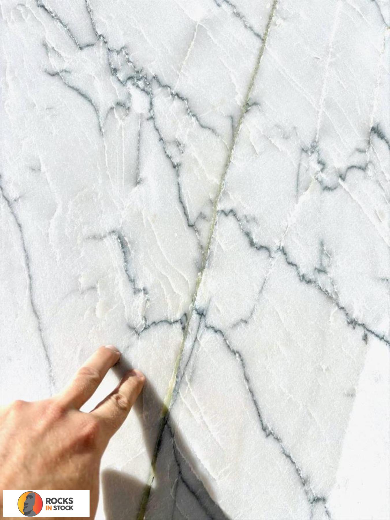 CALACATTA WHITE Quartzite polished 3cm thick - Slab