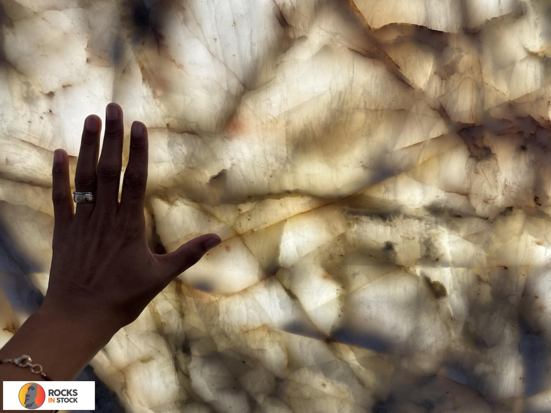 CRISTAL LAKE Quartzite polished 3cm thick - Slab