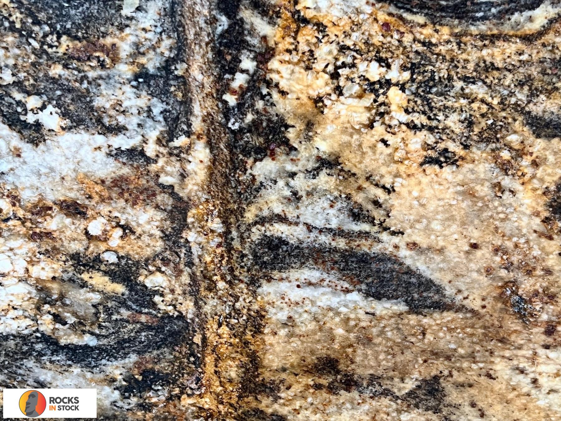 GOLDEN THUNDER Granite polished 2cm thick - Slab