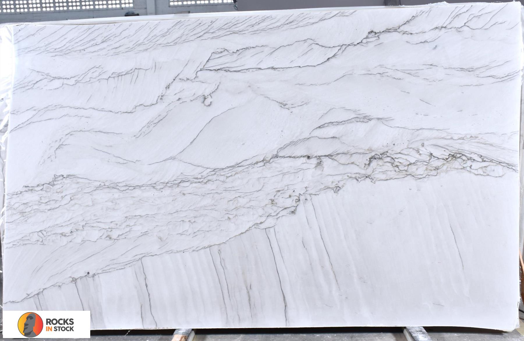 MUSTANG WHITE Quartzite polished 2cm thick - Slab