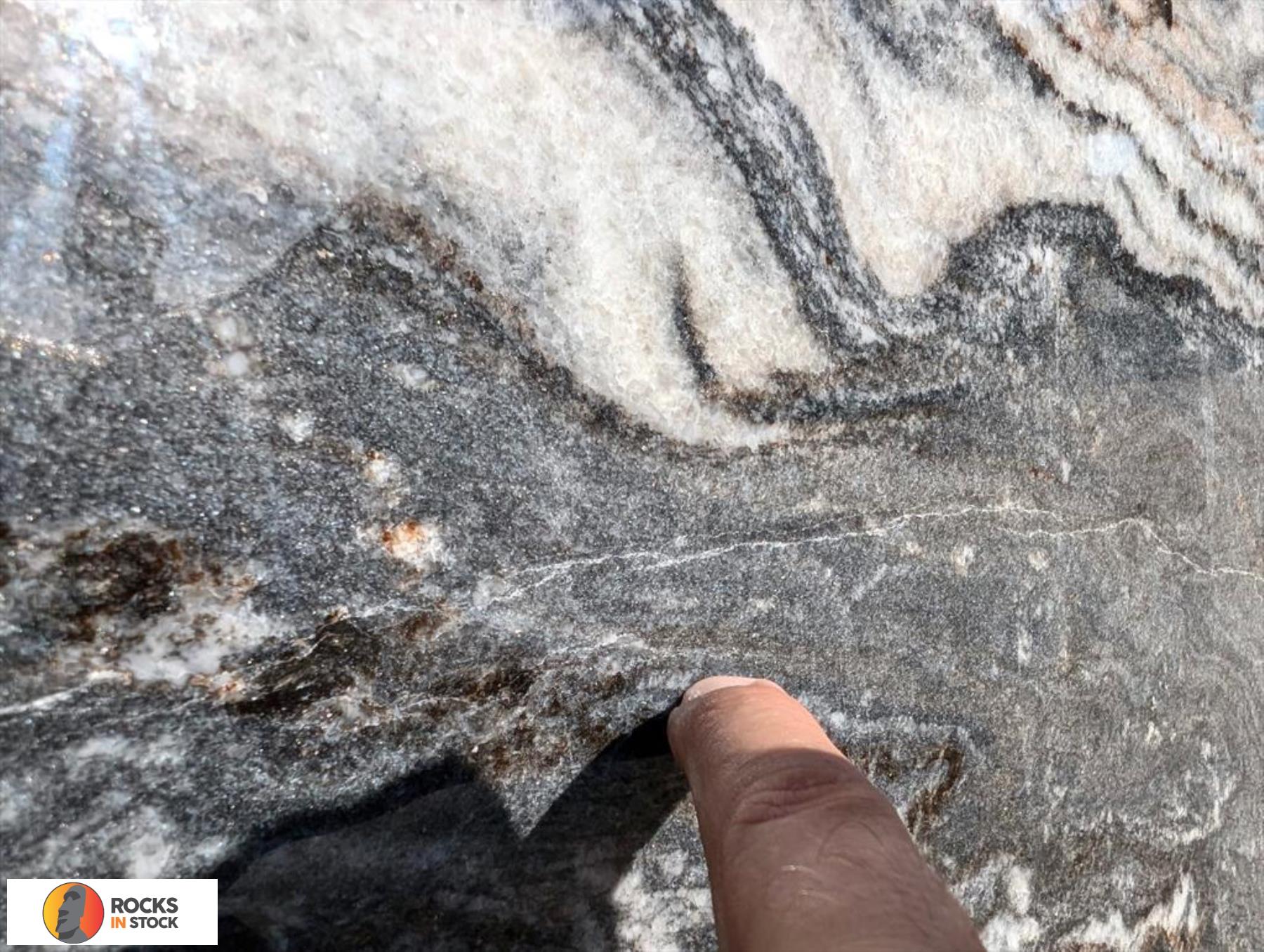 NUVOLE Dolomite polished 3cm thick - Slab