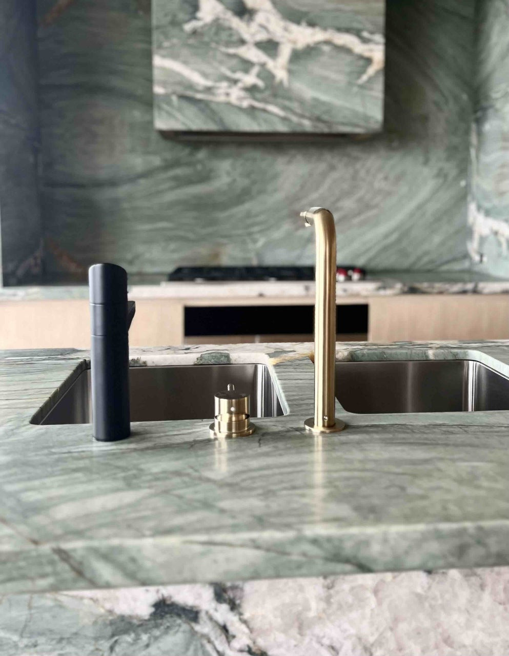Del Mare Quartzite polished 2cm thick Slab - Rocks in Stock