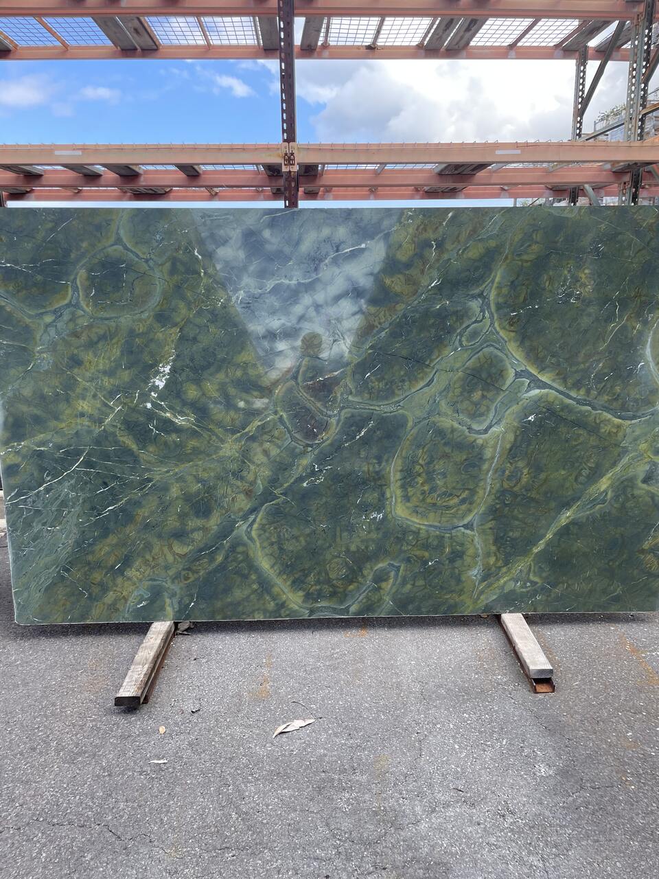 Vitoria Regia Quartzite polished 2cm thick Slab - Rocks in Stock