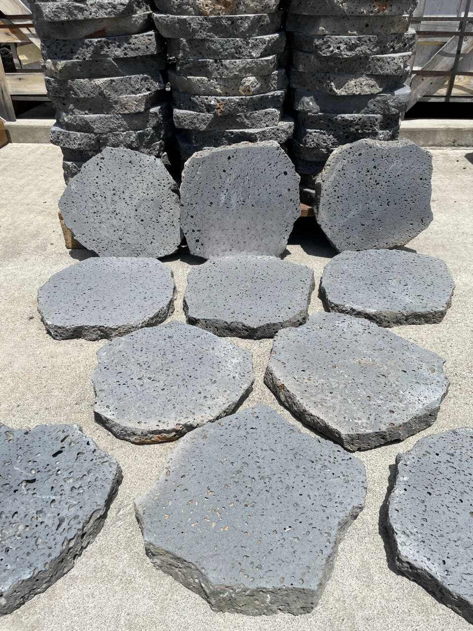 842-Puka_Lava_Grey_12diameterx1.5B_round_random_paver_04-11-25_4 - Rocks in Stock