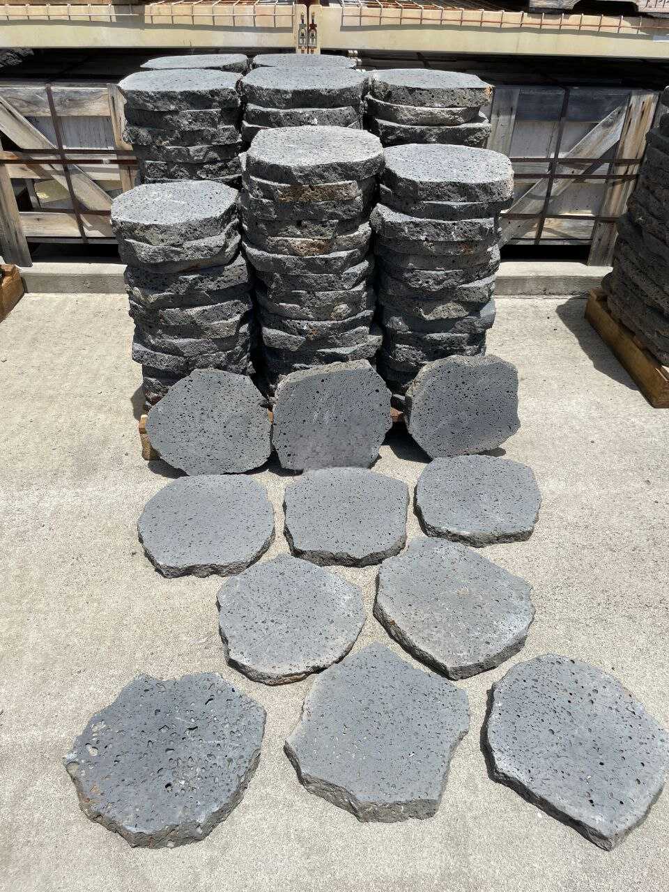 842-Puka_Lava_Grey_12diameterx1.5B_round_random_paver_04-11-25_4 - Rocks in Stock
