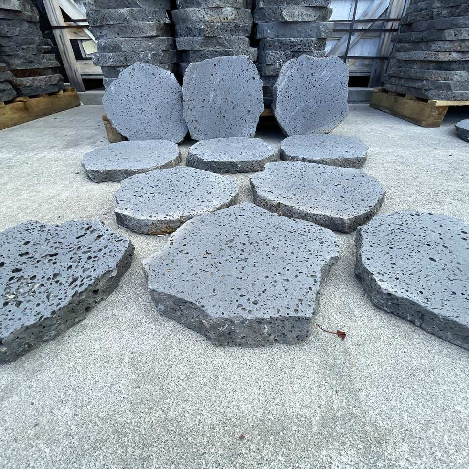 842-Puka_Lava_Grey_12diameterx1.5B_round_random_paver_04-11-25_4 - Rocks in Stock