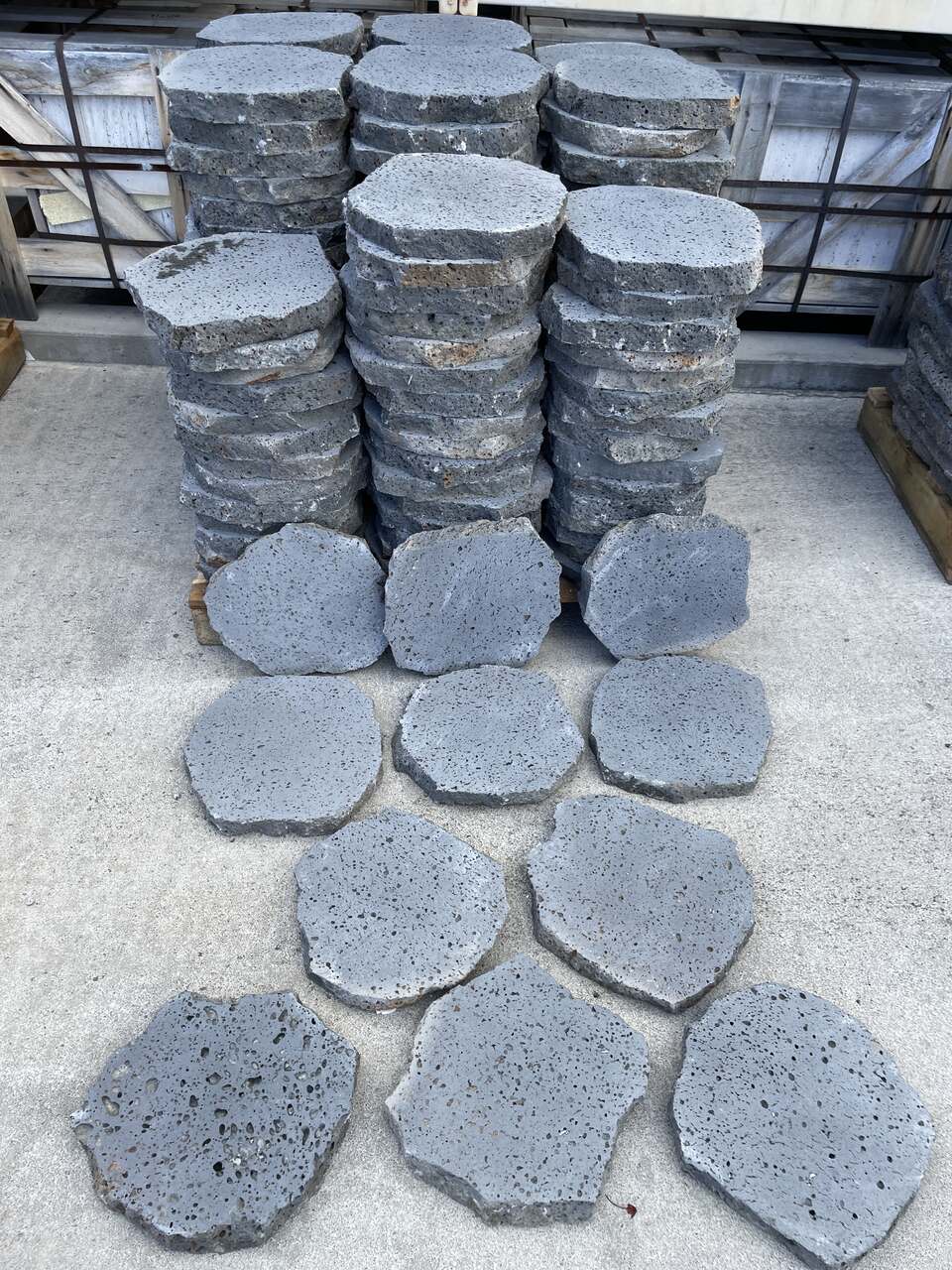 842-Puka_Lava_Grey_12diameterx1.5B_round_random_paver_04-11-25_4 - Rocks in Stock