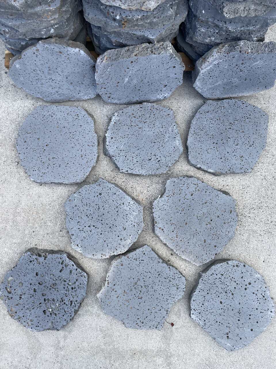 842-Puka_Lava_Grey_12diameterx1.5B_round_random_paver_04-11-25_4 - Rocks in Stock
