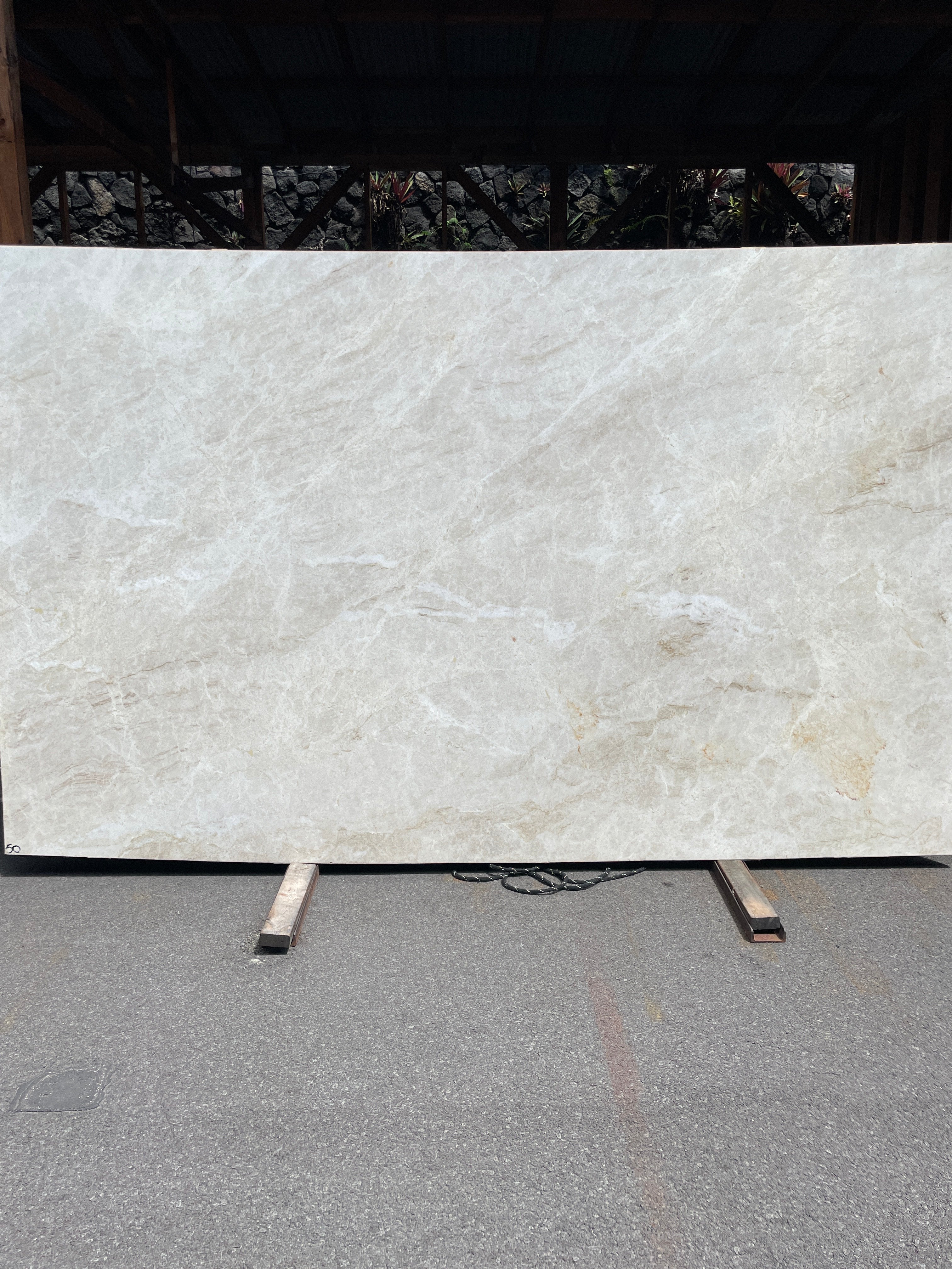 MADRE PEROLA Quartzite polished 2cm thick - Slab