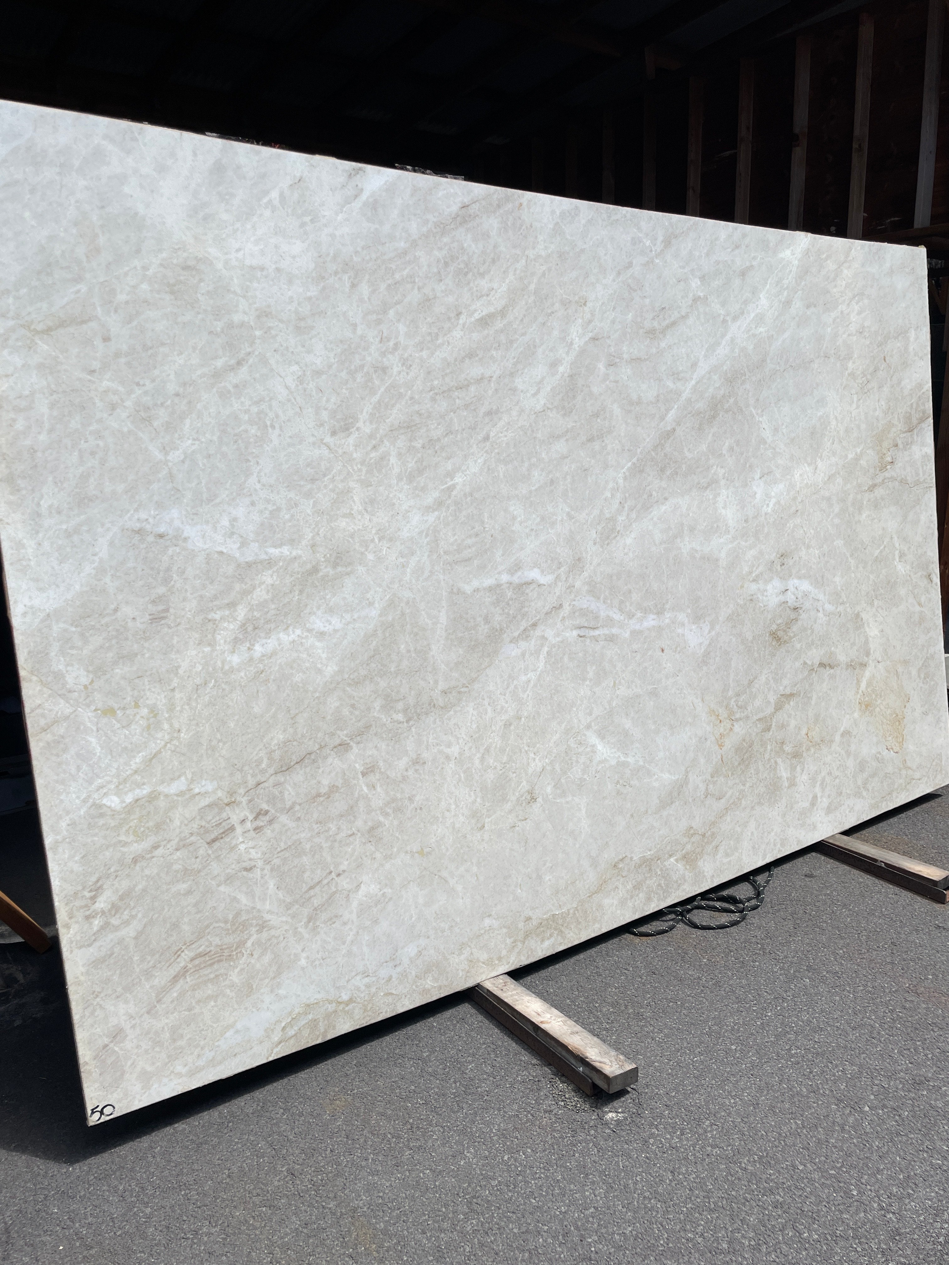 MADRE PEROLA Quartzite polished 2cm thick - Slab