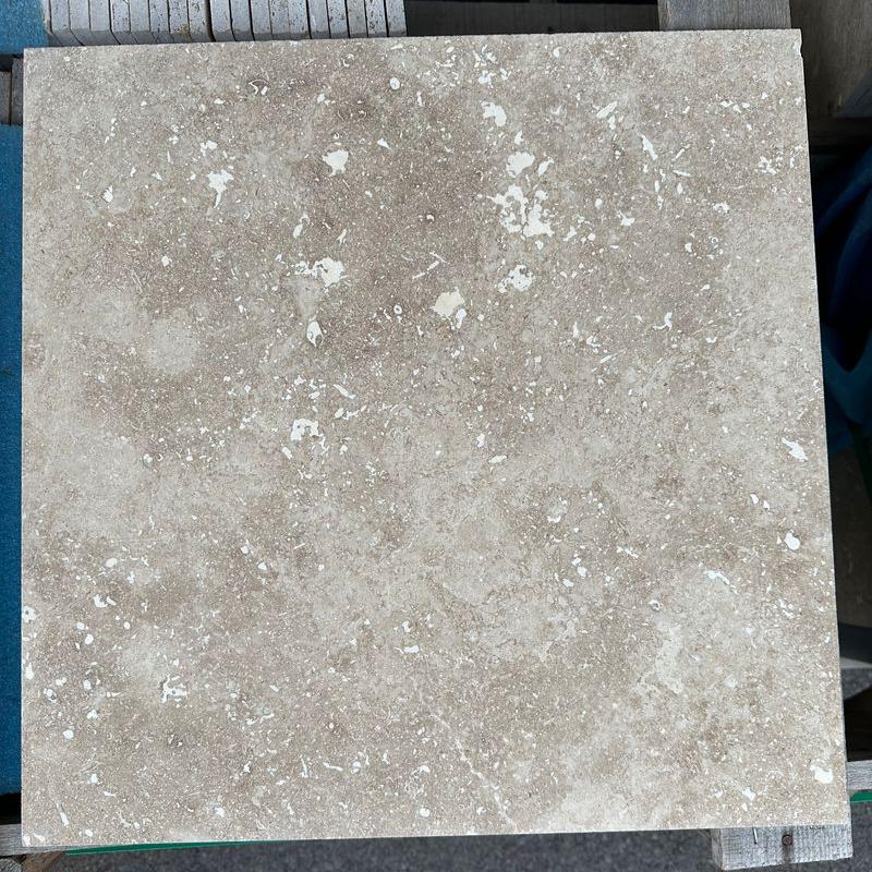 RUSTIC WAIMEA Travertine honed/filled - 18" x 18" Tile